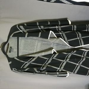 Atmosphere black and white cardigan sz. 6/8